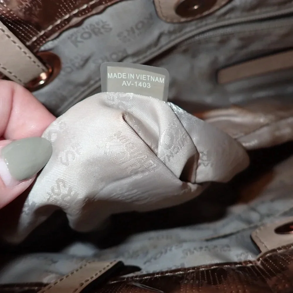 Michael Kors Metallic Mirror Rose Gold Tote Shoulder Bag - Picture 5 of 15